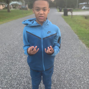 Meet your Posher, Makye